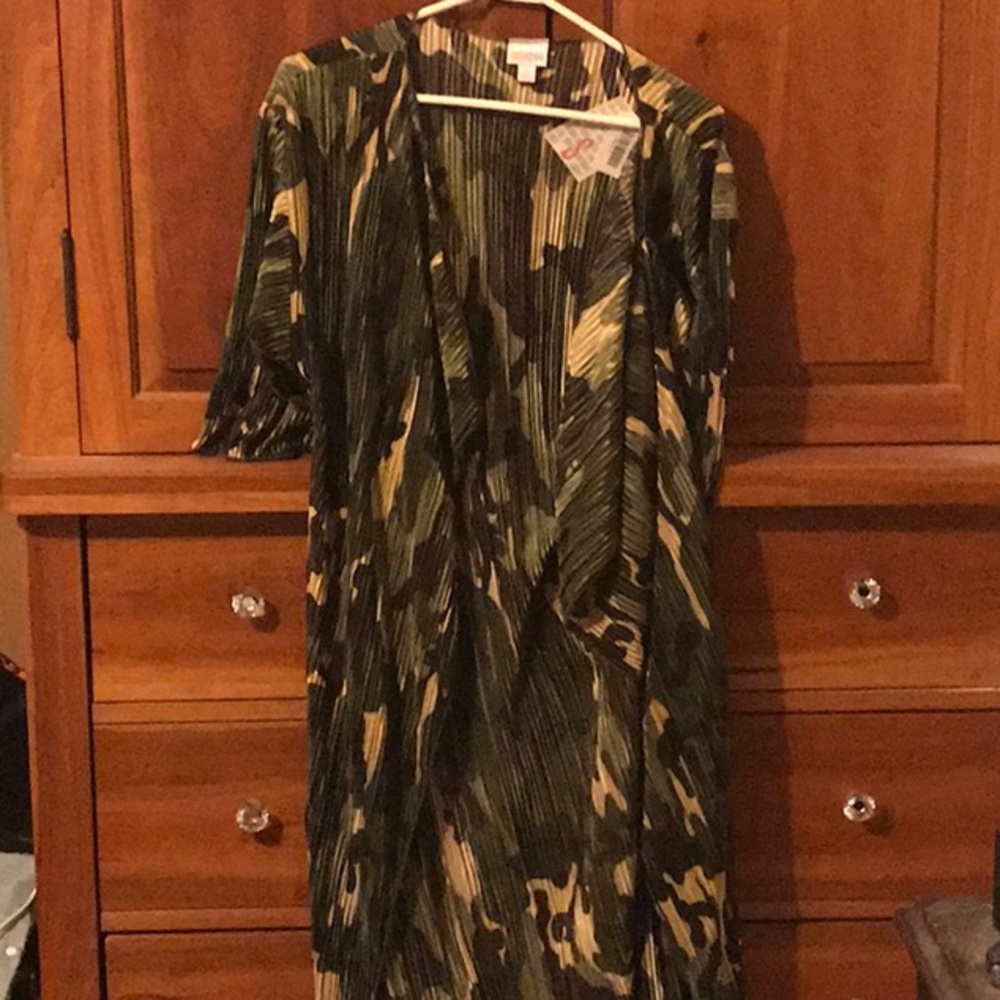 NWT SZ S LuLaRoe Shirley